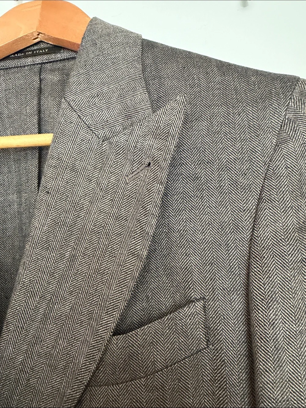 Men's Tailored Brown Blazer with Gold Buttons linen